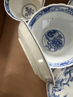 Lot 27 - Six Chinese blue and white porcelain dishes, 18th/19th century.