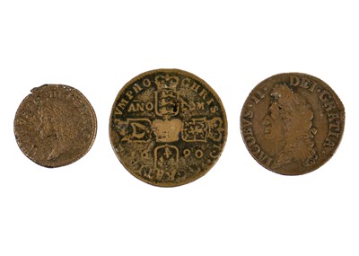 Lot 117 - 1690 James II Irish gun money (x3)
