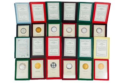 Lot 229 - Rhodesia boxed historical silver and bronze commemorative medallions etc