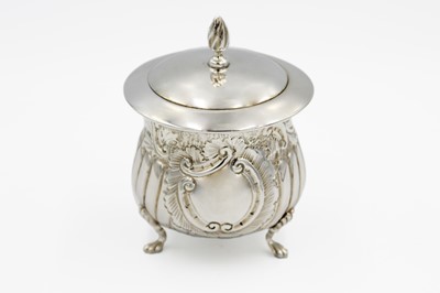 Lot 195 - An Edwardian silver small ovoid tea caddy by William Davonport.