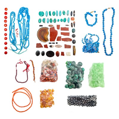 Lot 310 - A large quantity of stone beads and agate cabochon stones.