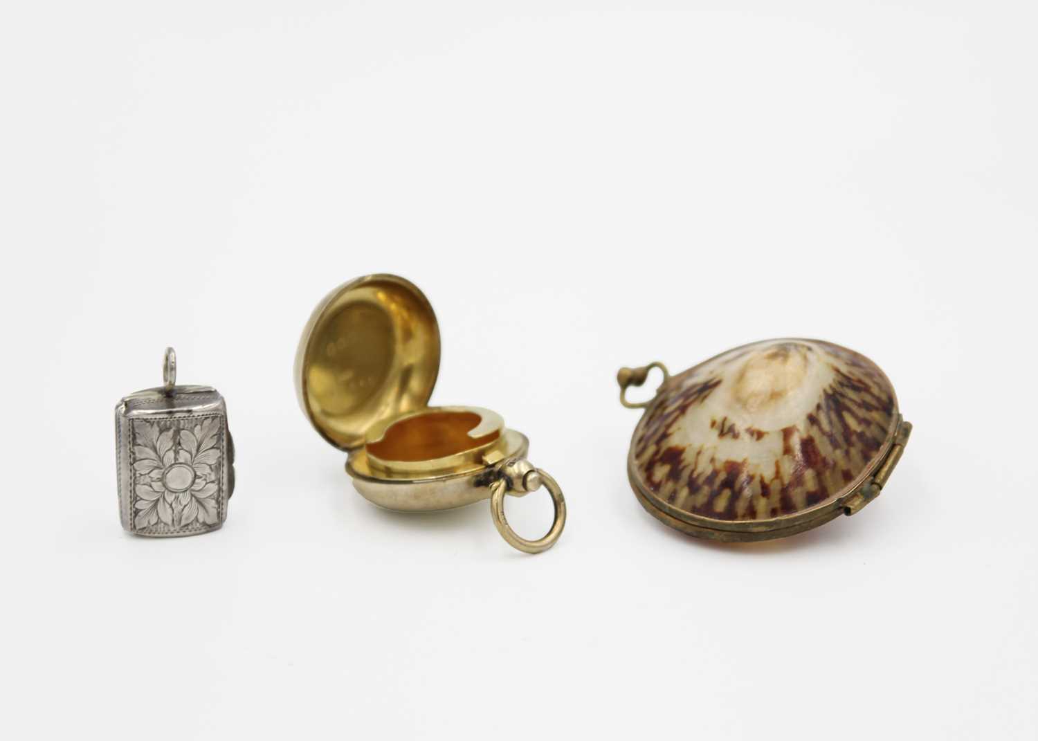 Lot 172 - A Victorian silver small vinaigrette by