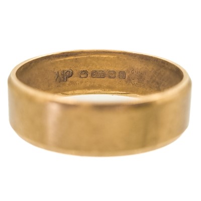 Lot 31 - A 9ct band ring.