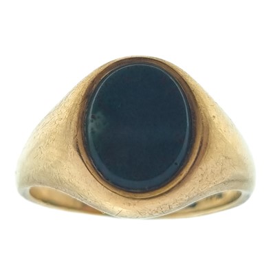 Lot 61 - A 9ct bloodstone set lady's signet ring.