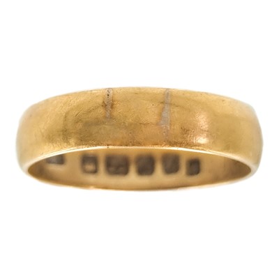 Lot 27 - A 22ct hallmarked gold band ring.
