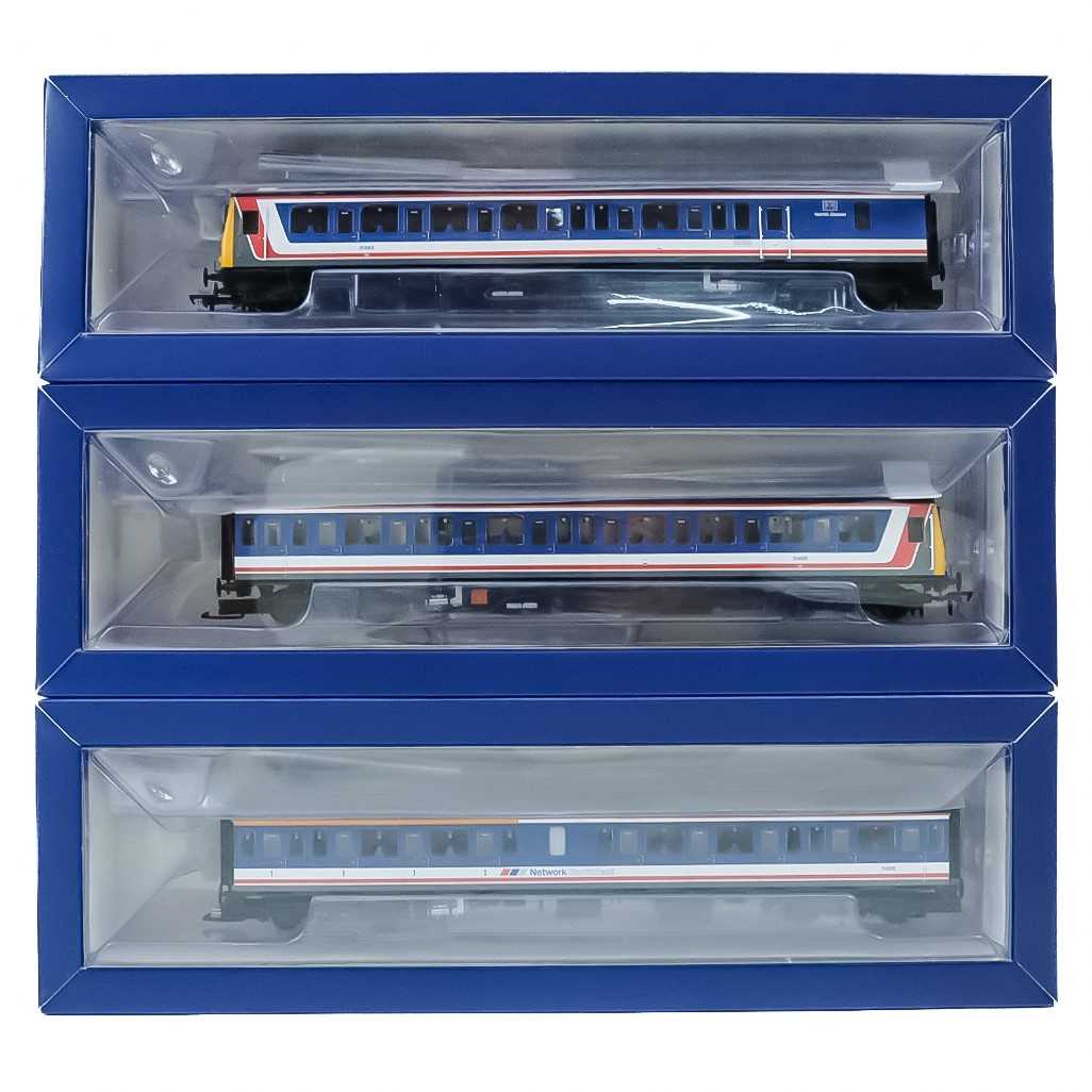 Lot 524 - Bachmann "OO" Class 117 DMU three car set