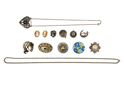 Lot 278 - A selection of jewellery.