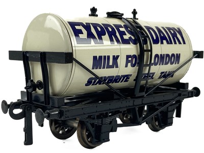 Lot 613 - O Gauge Ace Trains - Three Wagon Milk Tanker boxed set