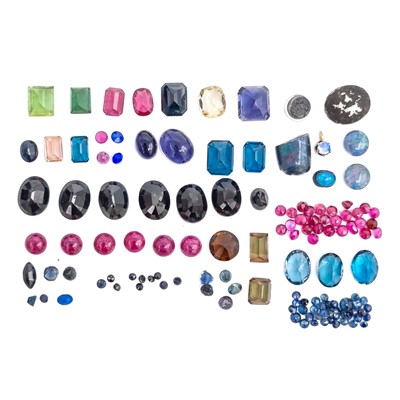 Lot 370 - A collection of loose gemstones.