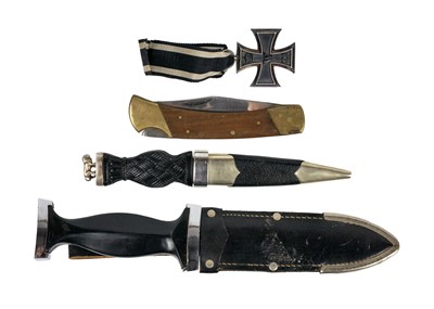 Lot 111 - A German scout knife.