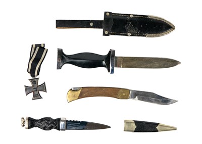 Lot 111 - A German scout knife.