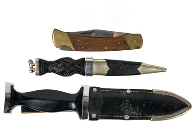 Lot 111 - A German scout knife.