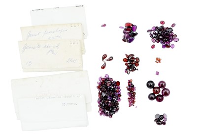 Lot 281 - A collection of loose Garnet gemstones