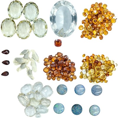 Lot 359 - A collection of loose gemstones.