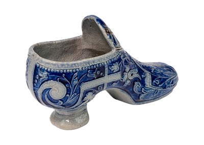 Lot 1097 - An English Delft hexagonal plate.