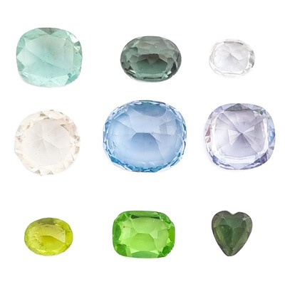 Lot 284 - A collection of gems.