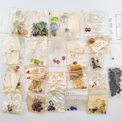 Lot 284 - A collection of gems.