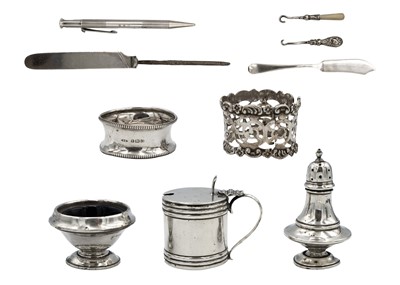 Lot 139 - A selection of silver items.