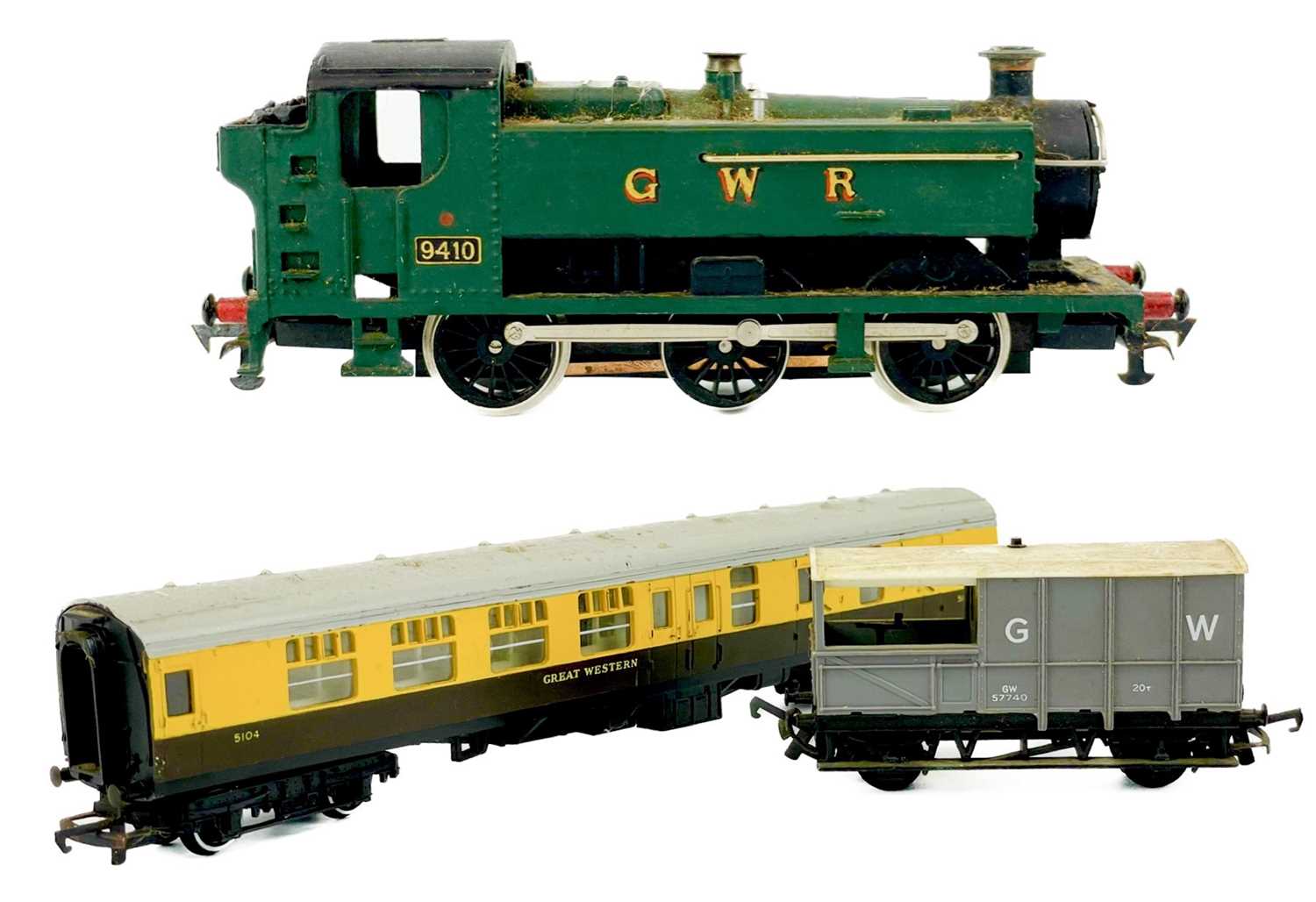 Lot 648 - Grafar 94XX 0-6-0 Pannier Tank, Hornby Coach, GWR Brake Van etc.