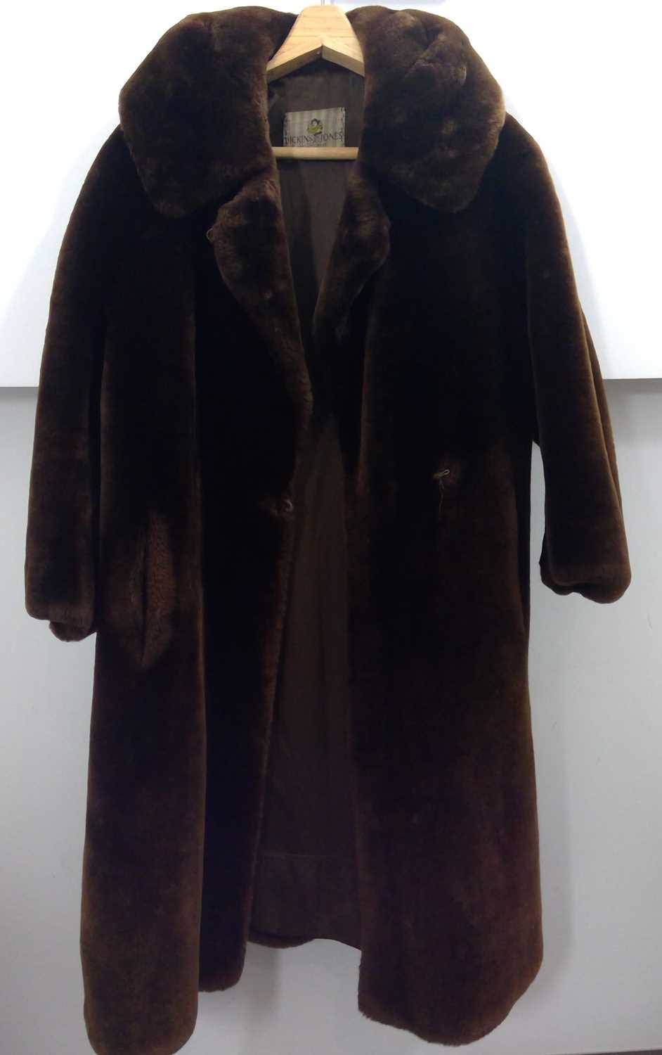 Lot 211 - A Beaver, Fur Coat. Dickens Jones of Regent