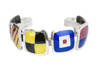 Lot 342 - A .999 silver, cloisonne and enamel "Newlyn Festival" bangle by Samantha Suddaby