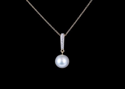 Lot 252 - A 9ct round freshwater cultured pearl and diamond set pendant necklace.