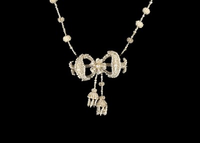 Lot 257 - A Victorian seed pearl cluster bow pendant necklace.