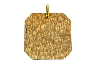 Lot 269 - A 9ct textured gold pendant.