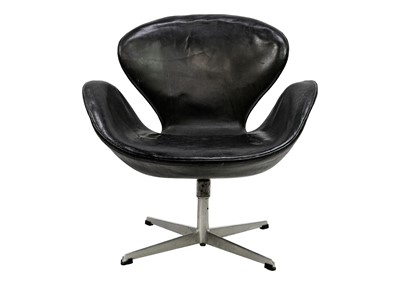Lot 44 - Arne Jacobsen (1902-1971) Swan chair.