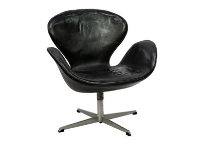 Lot 44 - Arne Jacobsen (1902-1971) Swan chair.