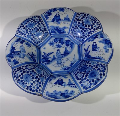 Lot 965 - An 18th century Dutch Delft tin glazed scallop...