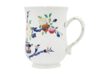 Lot 372 - A large Chinese export porcelain mug, 18th century.