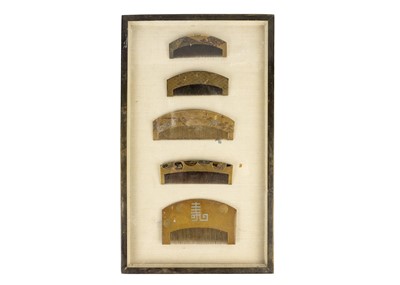 Lot 383 - A collection of five Japanese gold lacquer combs, Meiji period.