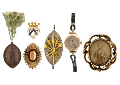 Lot 282 - A 9ct lady's Buren manual wind wristwatch and a selection of jewels.