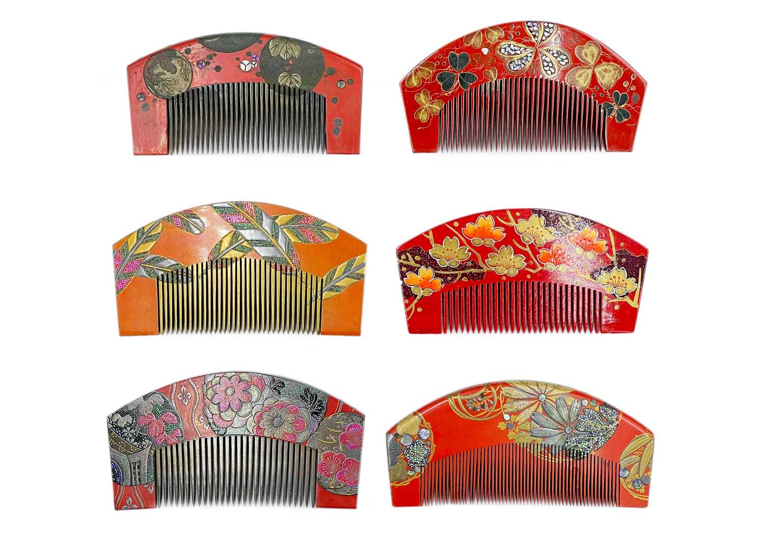 Lot 396 - A Japanese cinnabar lacquer comb, ex Miriam Slater Collection