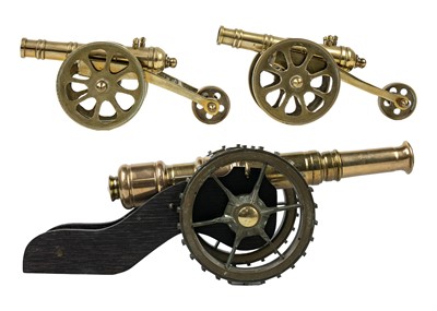 Lot 195 - A brass model field gun cannon.