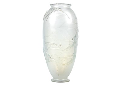 Lot 41 - A 1930s Sabino opalescent glass vase.