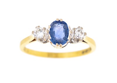 Lot 274 - An 18ct diamond and sapphire three-stone ring.