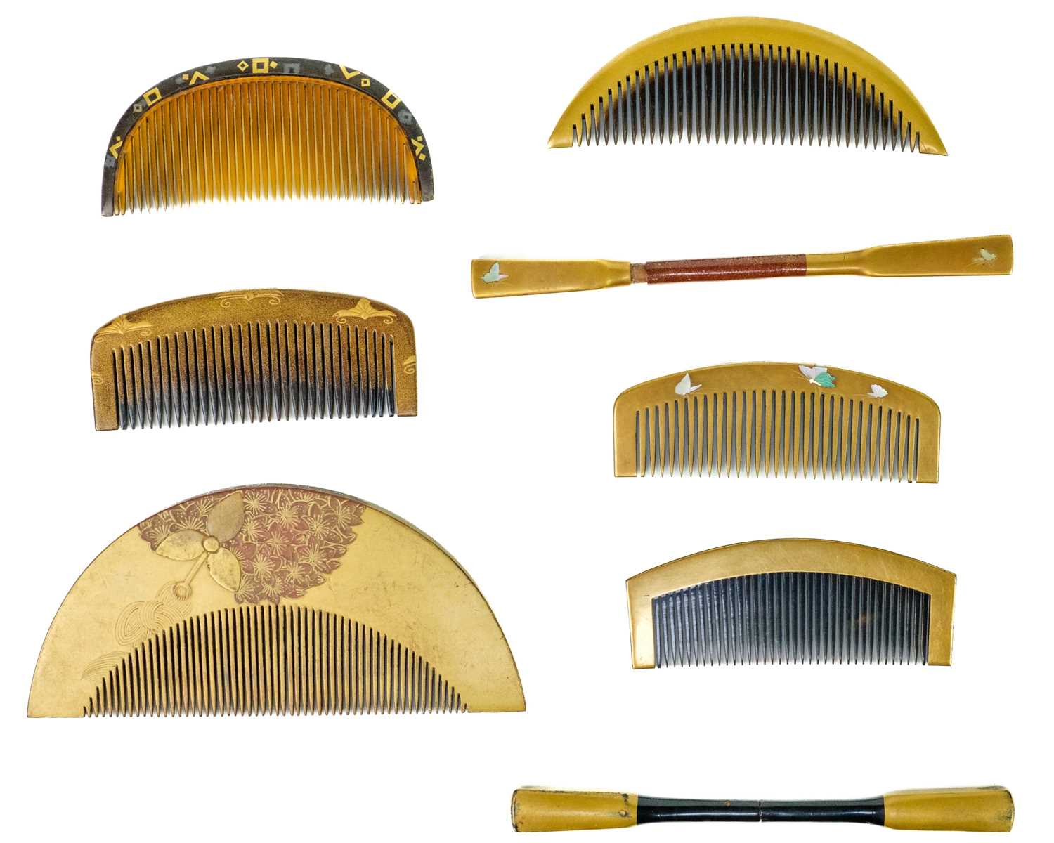 Lot 409 - A large Japanese gold lacquered comb, Meiji