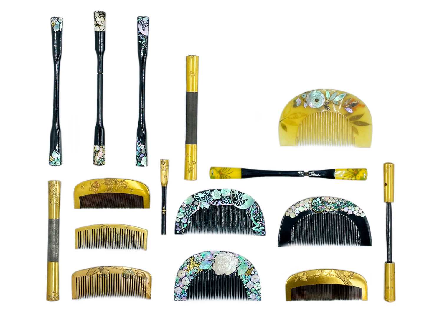 Lot 426 - Eight various Japanese combs and kogai, 19th/20th century.