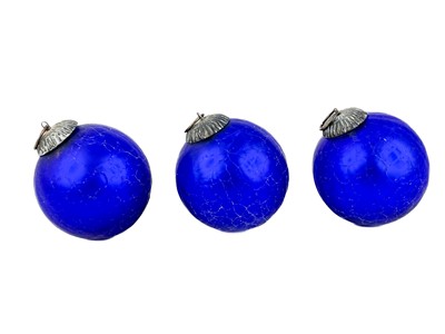 Lot 374 - A collection of glass hanging balls