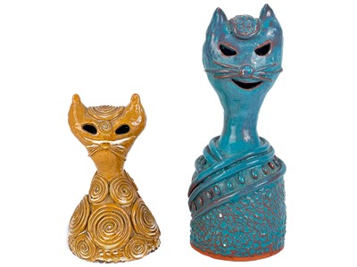 Lot 375 - A bronze cat figurine.