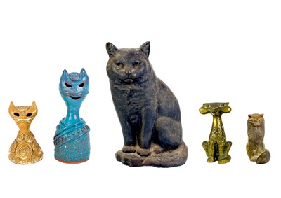 Lot 375 - A bronze cat figurine.