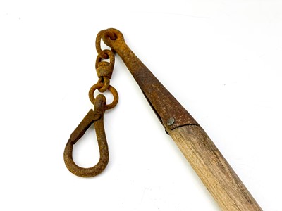 Lot 139 - An iron horse tether chain.