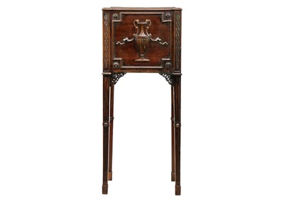 Lot 568 - An Edwardian mahogany jardiniere.