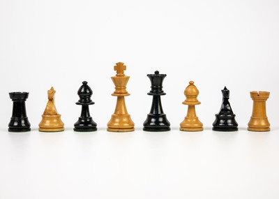 Lot 253 - A boxwood and ebony Staunton pattern chess set