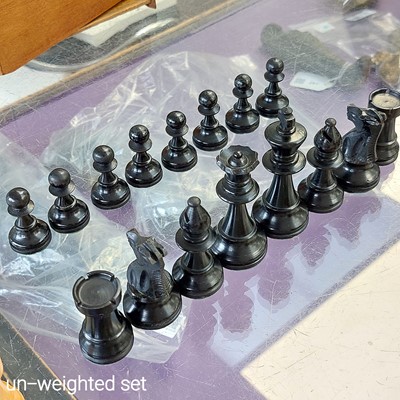 Lot 253 - A boxwood and ebony Staunton pattern chess set