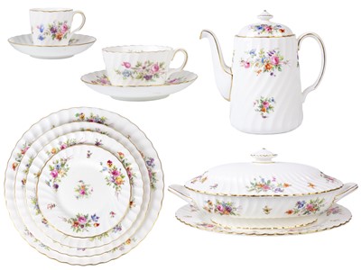 Lot 454 - A Mintons Marlow pattern part dinner/tea service