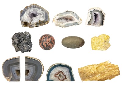 Lot 102 - A selection of minerals.