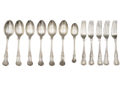 Lot 117 - An Edwardian silver part suite of Kings Pattern cutlery by Duncan & Scobbie.